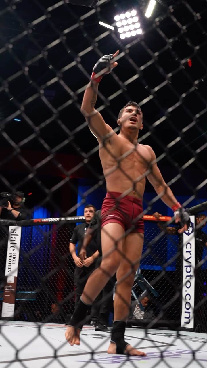 UFCのインスタグラム：「As we continue to build the business and the sport in Brazil, it’s all about building talented new stars. We believe a fighter like Igor da Silva, who is 8-0 with 100% finish rate, 4 KOs, and 4 Subs, has not only what it takes to be a star, but to be a WORLD CHAMPION. #DWCS #TKO」