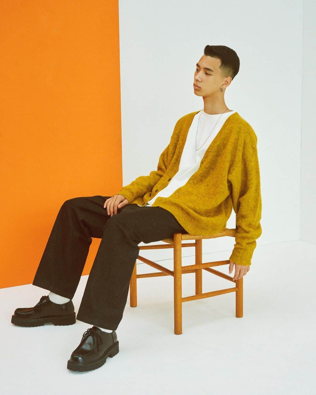 のインスタグラム：「(RAGEBLUE) DAILY STANDARD  20 STYLES WITH CARDIGAN  ◾︎ モヘヤルーズニットカーディガン(704328) 　¥6,600 (tax in)  さらっと羽織れる着まわしやすさに、 好みにあわせて選べる多彩なデザイン。 そんな秋の定番アイテム、カーディガンをピックアップ！ 20のスタイルサンプルから、 理想の着こなしを叶える1着を見つけよう。  ————————————  WEBストアはプロフィールURLからチェック✨ ▶️ @rageblue_official   #RAGEBLUE#レイジブルー #DAILYSTANDARD #rageblue_women  #vintagelike#vintage #ニット#ニットコーデ #カーディガン#カーディガンコーデ  #カジュアルコーデ#メンズコーデ #メンズファッション#coordinate  #メンズカジュアル#きれいめコーデ #秋コーデ#秋服コーデ#秋服」