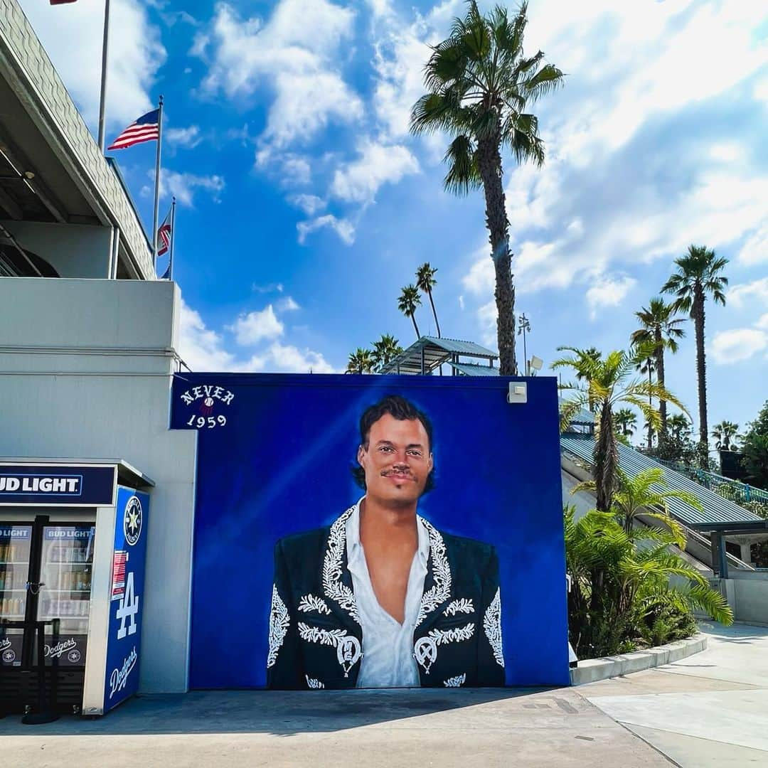 アシュリー・ケリーさんのインスタグラム写真 - (アシュリー・ケリーInstagram)「Mariachi Joe lives on at THE Dodgers Stadium 🔥 THE ridiculously talented @never1959 has done it again. Go see Knox, Crue, Blake & Kai’s Daddy in the left field reserve level. Man, if you would’ve told me that my future husband’s chest would be featured so heavily on a beautiful mural inside Dodger Stadium, I would’ve told you that I 100% knew that this was going to happen.」9月20日 11時46分 - ashleynicokelly