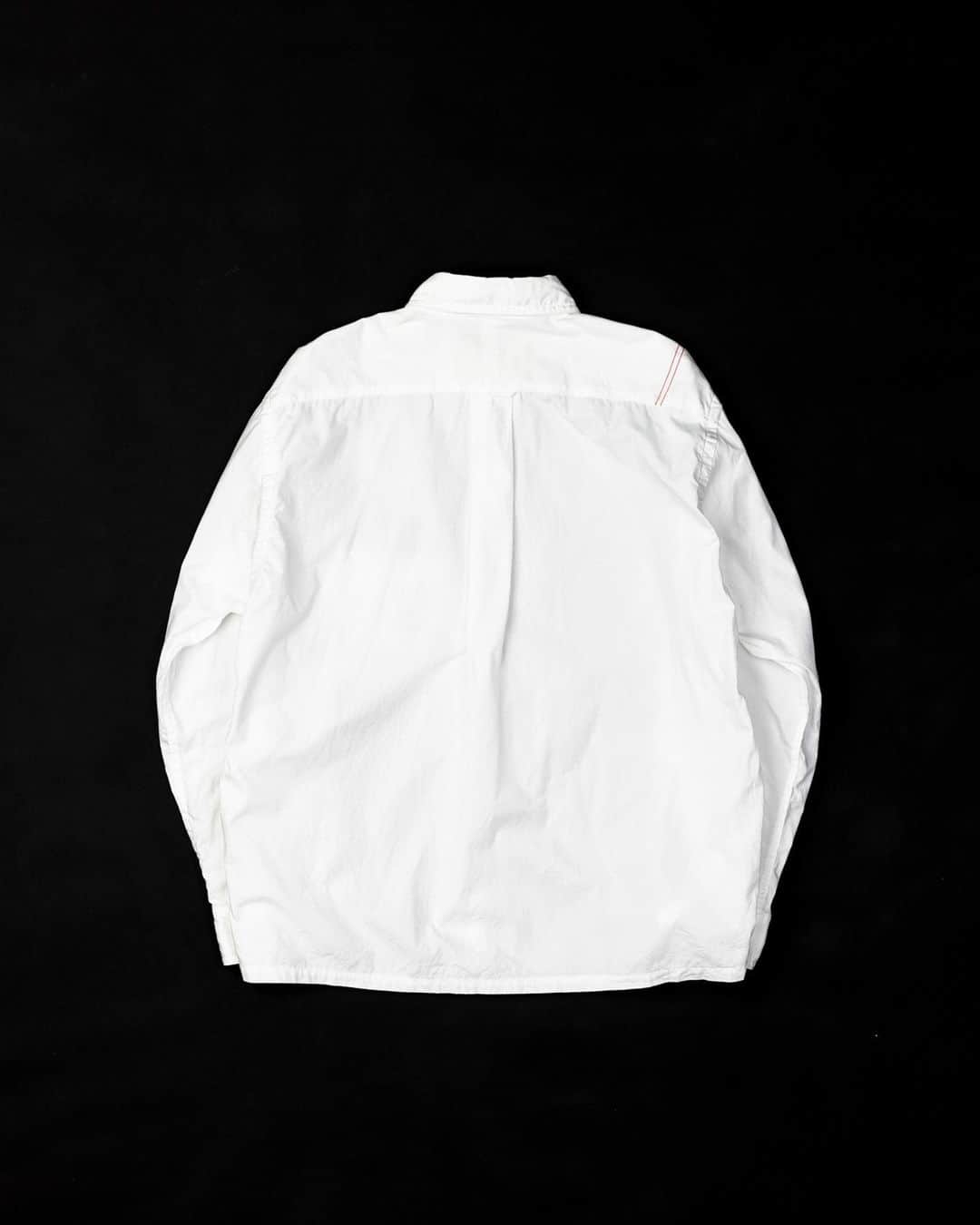 アナクロノームさんのインスタグラム写真 - (アナクロノームInstagram)「. NM-SH06 STANDARD WIDE B.D SHIRTS WHITE  [アイテム：ワイドB.Dシャツ] [Item: Wide B.D. shirt]  ■ボックス型のワイドシルエット。 ボタンダウンには珍しく、スクエアカットされた裾のラインが特徴です。  ■生地：200ブロード しっかりとした肉感の中にも柔らかさを感じる高密度ブロード。  ■加工：ワンウォッシュ(WHITE)  ※WHITE  タンブラー乾燥のため、寸法に多少誤差がでることがあります。  ■素材 : COTTON 100％   海外発送も可能です。 Overseas dispatch is also possible.   MODEL 身長：182cm 体重：65kg 着用：SIZE 02」9月20日 11時56分 - anachronorm262