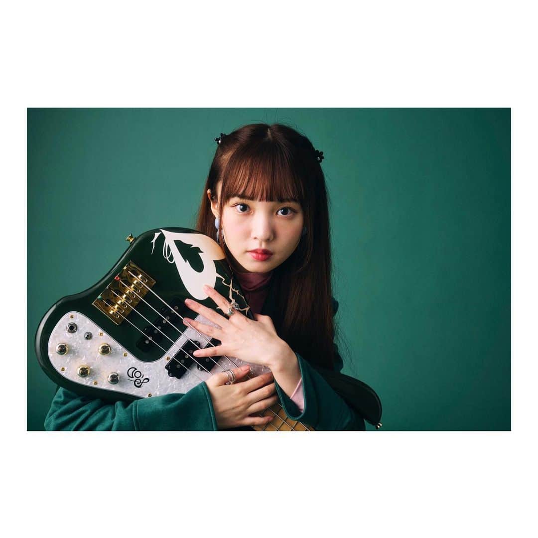 MINAさんのインスタグラム写真 - (MINAInstagram)「23歳になりました🎂 . 22歳は沢山弾いて書いて、蓄積の年でした！ sns投稿を頑張ったり曲を100曲書いたりミュージシャンとしてすごく楽しい。 喜んでもらえる報告ができるように準備中です！！！＾＾ . ずっと前から応援してくれてる人も最近知ってくれた人も全員大事にして進んで行きます。 いつも支えてくれて本当にありがとう。 23歳も皆さんに会えますように😊 . Today is my birthday🎂 Thank you for always supporting me:)❤️」9月20日 12時05分 - mina_gf_band