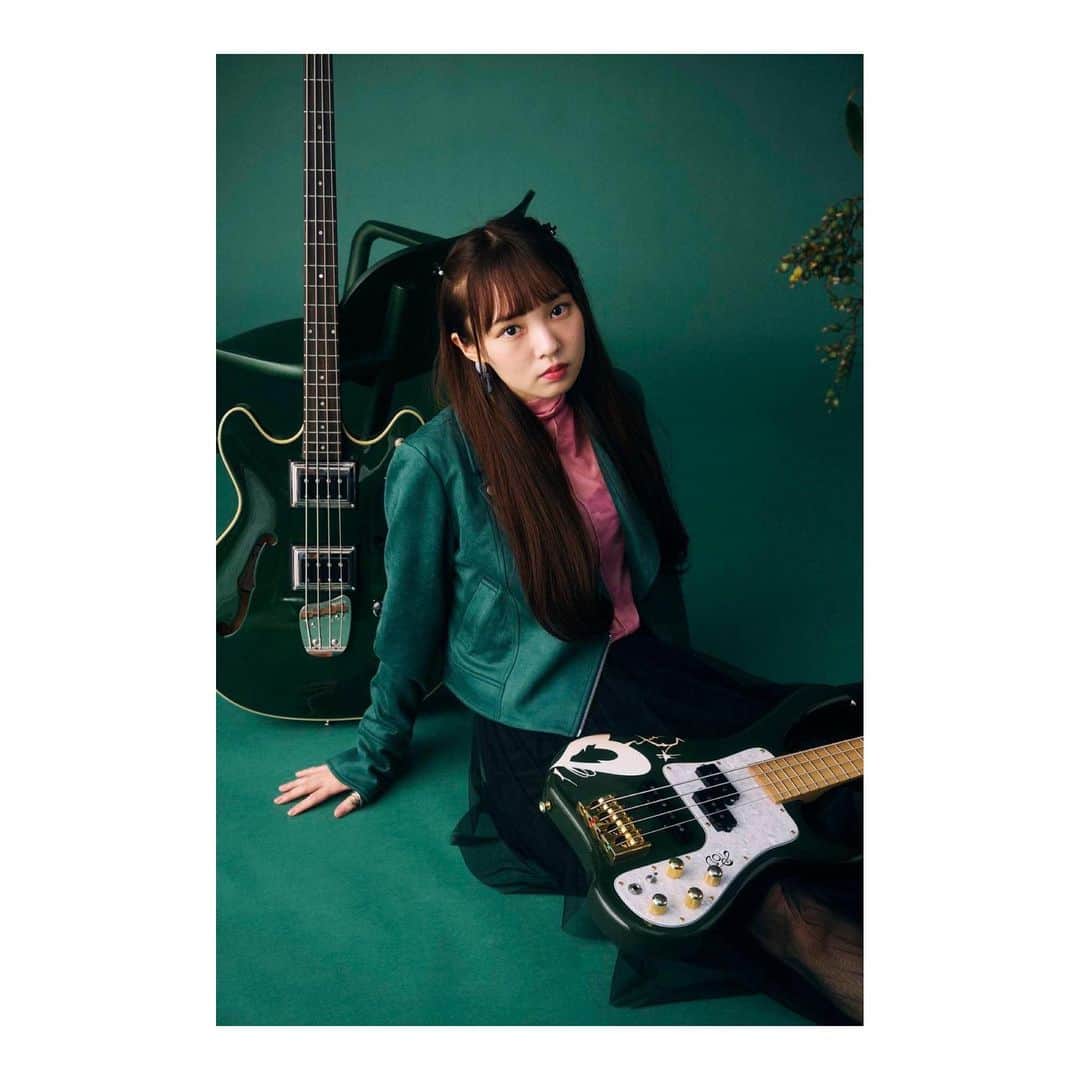 MINAさんのインスタグラム写真 - (MINAInstagram)「23歳になりました🎂 . 22歳は沢山弾いて書いて、蓄積の年でした！ sns投稿を頑張ったり曲を100曲書いたりミュージシャンとしてすごく楽しい。 喜んでもらえる報告ができるように準備中です！！！＾＾ . ずっと前から応援してくれてる人も最近知ってくれた人も全員大事にして進んで行きます。 いつも支えてくれて本当にありがとう。 23歳も皆さんに会えますように😊 . Today is my birthday🎂 Thank you for always supporting me:)❤️」9月20日 12時05分 - mina_gf_band