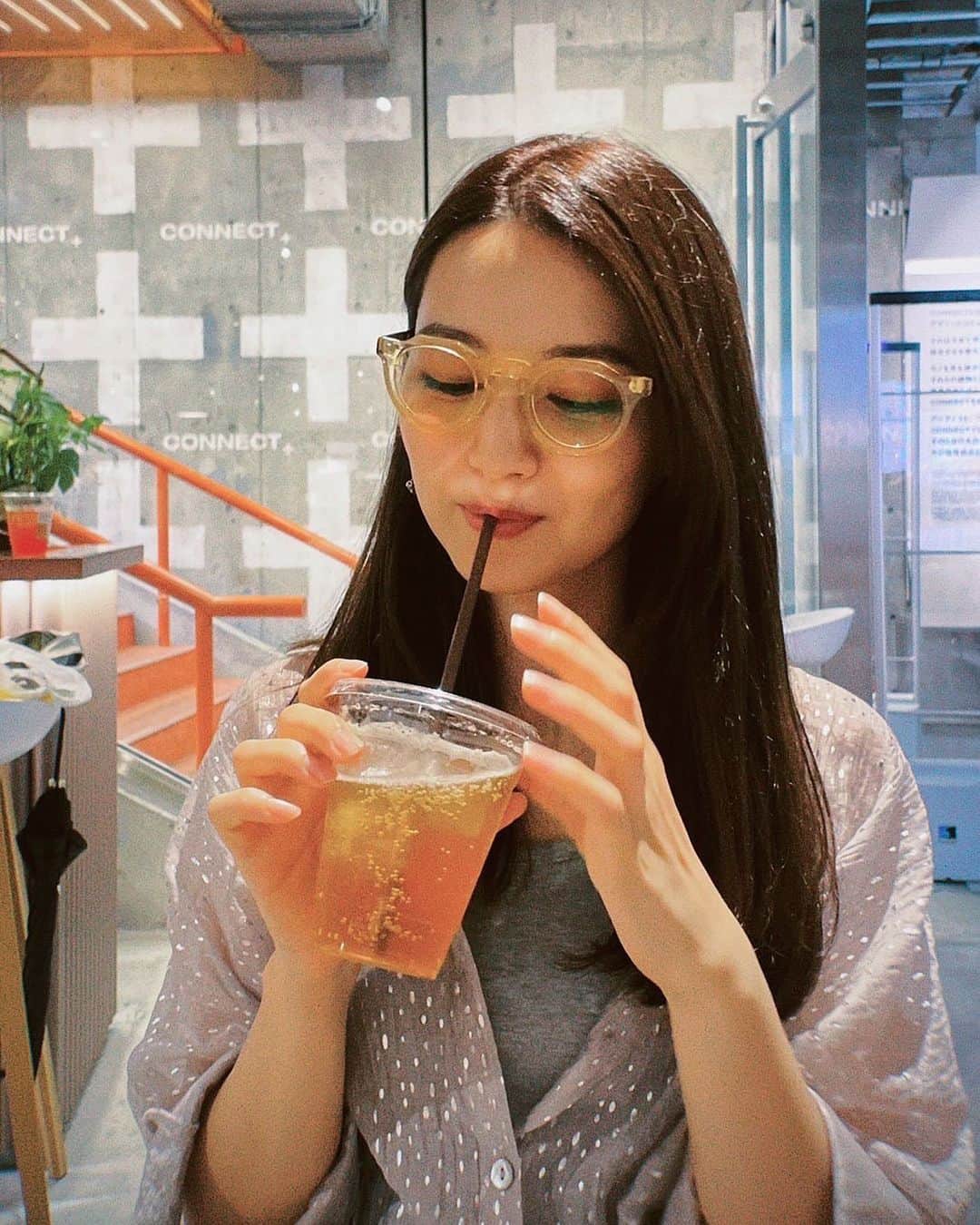 黒澤はるかのインスタグラム：「暑さには、しゅわぁ〜で一撃 鼻の下、光で髭ができてる🥸」