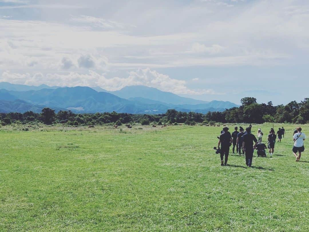 テレビ東京「太川蛭子の旅バラ」さんのインスタグラム写真 - (テレビ東京「太川蛭子の旅バラ」Instagram)「本日9/20（水）夜6時25分からの水バラは『ローカル路線バスvsローカル鉄道乗り継ぎ対決旅』 第１7弾👏👏👏  バスチームには、竹内涼真さんの妹で、バラエティ界の新星として今後の活躍にも大注目な、たけうちほのかさん💕と 蛭子さんを彷彿とさせるネガティブ芸人の宮下草薙の草薙航基さん👏  鉄道チームには、人気絶頂て解散したBiSHのハシヤスメ•アツコさん✨と クズ芸人😆として人気を博す、岡野陽一さん  クズと言われようが、ネガティブと言われようが、勝負は勝負！ 人を笑わせることを生業とする芸人が、生まれ変わった姿が見られます⁉️  ロケからオンエアまで最短の期間だったのですが、みなさんに無事にお届けできる準備が整い、スタッフのミッションもクリアしました！  ぜひ、お楽しみ下さい🙇‍♀️  テレビ東京が観られない地域の方も、TVerでリアルタイム配信を行っていますので、そちらも是非チェック✅して下さい☺️✌️  放送終了後、勝敗を分けた乗り継ぎをタビリス🐿が解説してくれるオリジナル動画をTVer、U−NEXTで配信します！ 今回は、ロケ直後の両リーダーを緊急招集した特別編‼️ そちらもお見逃しなく👀  #テレビ東京 #テレ東 #水バラ #バスVS鉄道乗り継ぎ対決旅 #バス旅 #バスチーム #太川陽介 #たけうたほのか #宮下草薙 #草薙航基 #鉄道チーム #村井美樹 #ハシヤスメアツコ #BiSH #岡野陽一 #山梨県 #修善寺 #富士山 #天王山の戦い」9月20日 12時14分 - tvtokyo_tagaebi