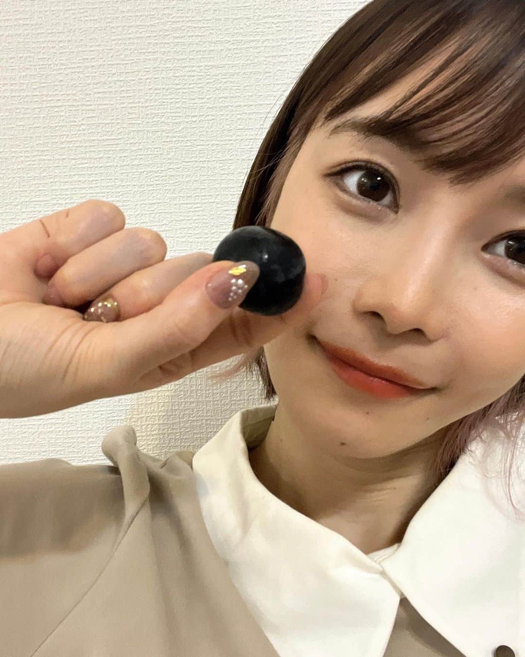 さくまみおのインスタグラム：「9月はシンプル🍇ネイル  今回もハンドはーちゃんフットかなちゃんコンビにお願いした🫶🏻 いつも可愛い爪作ってくれてありがとーう‪💅🏻♡  #newnails #ぶどうネイル #秋ネイル #9月ネイル #シンプルネイル #くだものネイル #フルーツネイル」