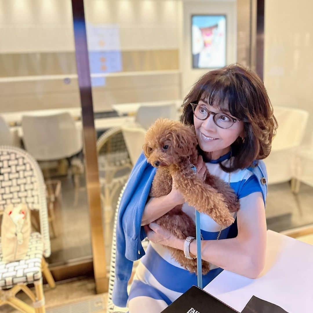 のインスタグラム：「9月20日 空の日、だそうです。 今日も良き一日を😊  　  #柏木由紀子ファッションクローゼット 好評発売中！ #楽天ブックスファッション部門1位獲得 #発売前重版 #坂本九音楽事務所 #坂本九 #坂本九柏木由紀子 #シニアファッション #シニア世代のファッション番長 #75歳 #70代コーディネート #60代コーディネート #50代コーディネート #柏木マダム #カシワギマダム #由紀子巻き #60代ヘアスタイル」