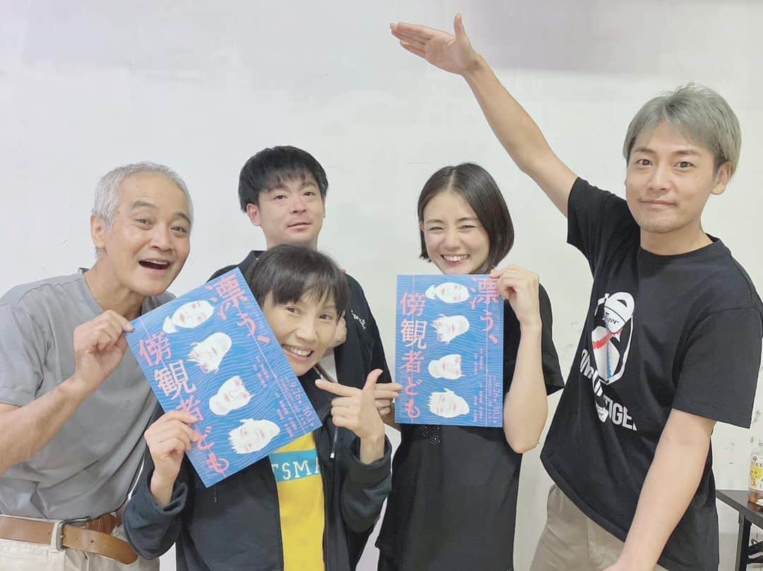 片山萌美のインスタグラム：「👁️  舞台【漂う、傍観者ども】  下北沢OFF•OFFシアターにて 公演です。  9月26日（火）〜10月1日（日） まで☝️  少人数舞台は 本当に初めてで どきどきわくわくです☺︎♡  4人で約1時間半を 喋り倒します プライベートでも1時間半も ギャーギャー言うことないので なかなかの初体験です🌼  皆様が観劇して どんなことを感じるのか とても楽しみな作品です  📣チケット絶賛発売中📣 【ローソンチケット】 l-tike.com/owlm-tadayou/   【Confetti】 confetti-web.com/owlm-tadayou/   ぜひご観劇にいらしてください✨  #漂う傍観者ども  #下北沢　 #offoffシアター  #少人数舞台　 #4人芝居　 #moemikatayama」