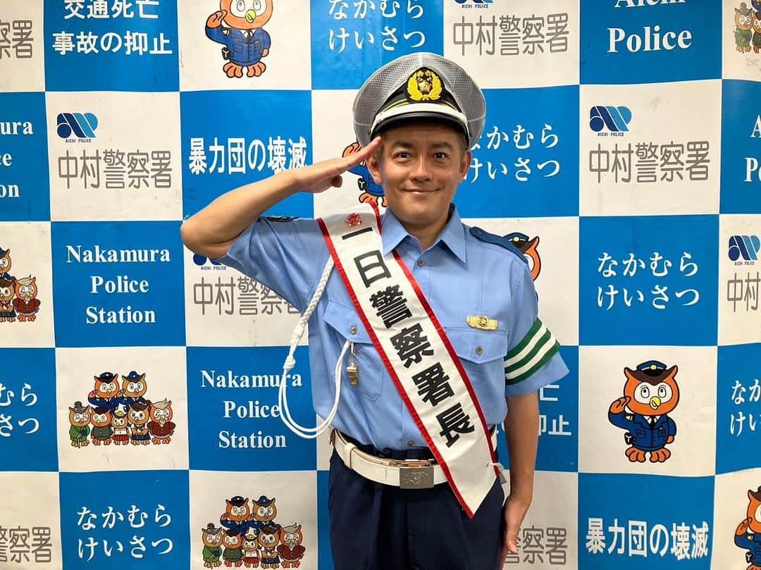 ハンバーグ師匠（井戸田潤）のインスタグラム：「一日警察署長👮‍♂️ 反射材を身に付け、横断中はハンドアーップ！ #井戸田潤 #一日警察署長」