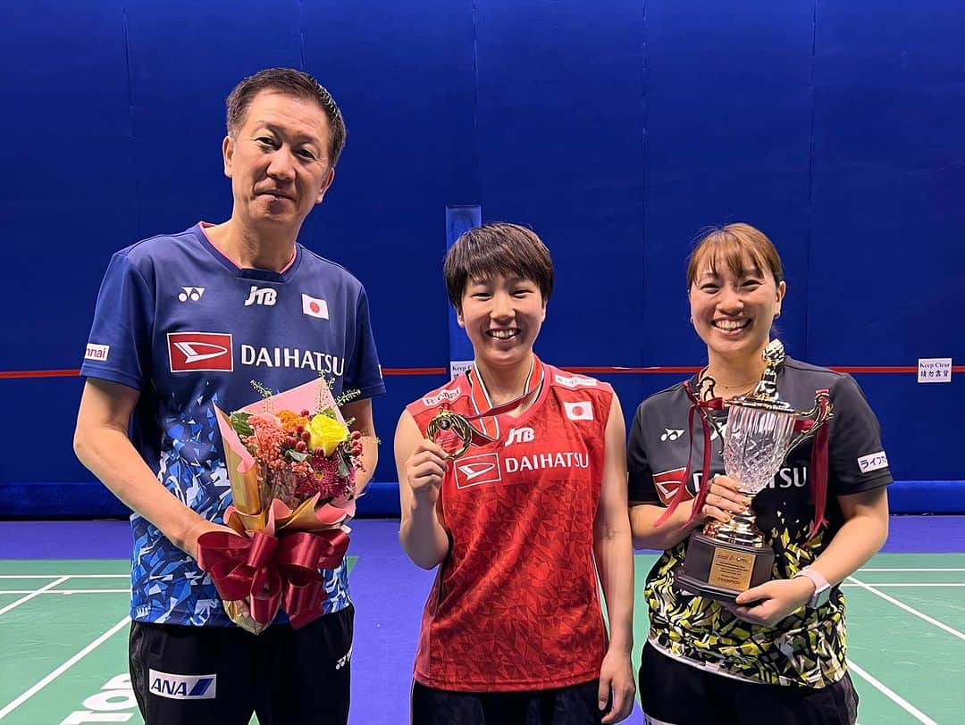 今別府香里さんのインスタグラム写真 - (今別府香里Instagram)「🏸中国オープン2023🏸🇨🇳  World Tour Super 1000  山口　茜選手　準優勝🥈 大堀　彩選手　ベスト16 川上　紗恵奈選手　ベスト16 仁平　菜月選手　1回戦敗退  🏸香港オープン2023🏸🇭🇰  World Tour Super 500  山口　茜選手　優勝🥇 大堀　彩選手　ベスト16 奥原　希望選手　1回戦敗退 川上　紗恵奈選手　1回戦敗退 仁平　菜月選手　1回戦敗退  応援ありがとうございました📣😊  次はアジア大会🔥  山口選手から貰ったバスボールの中身をストラップにしました🤗  #Badminton #ChinaOpen2023 #HongKongOpen2023 #日本代表 #女子シングルス #BIRDJAPAN」9月20日 12時39分 - kaori_imabeppu