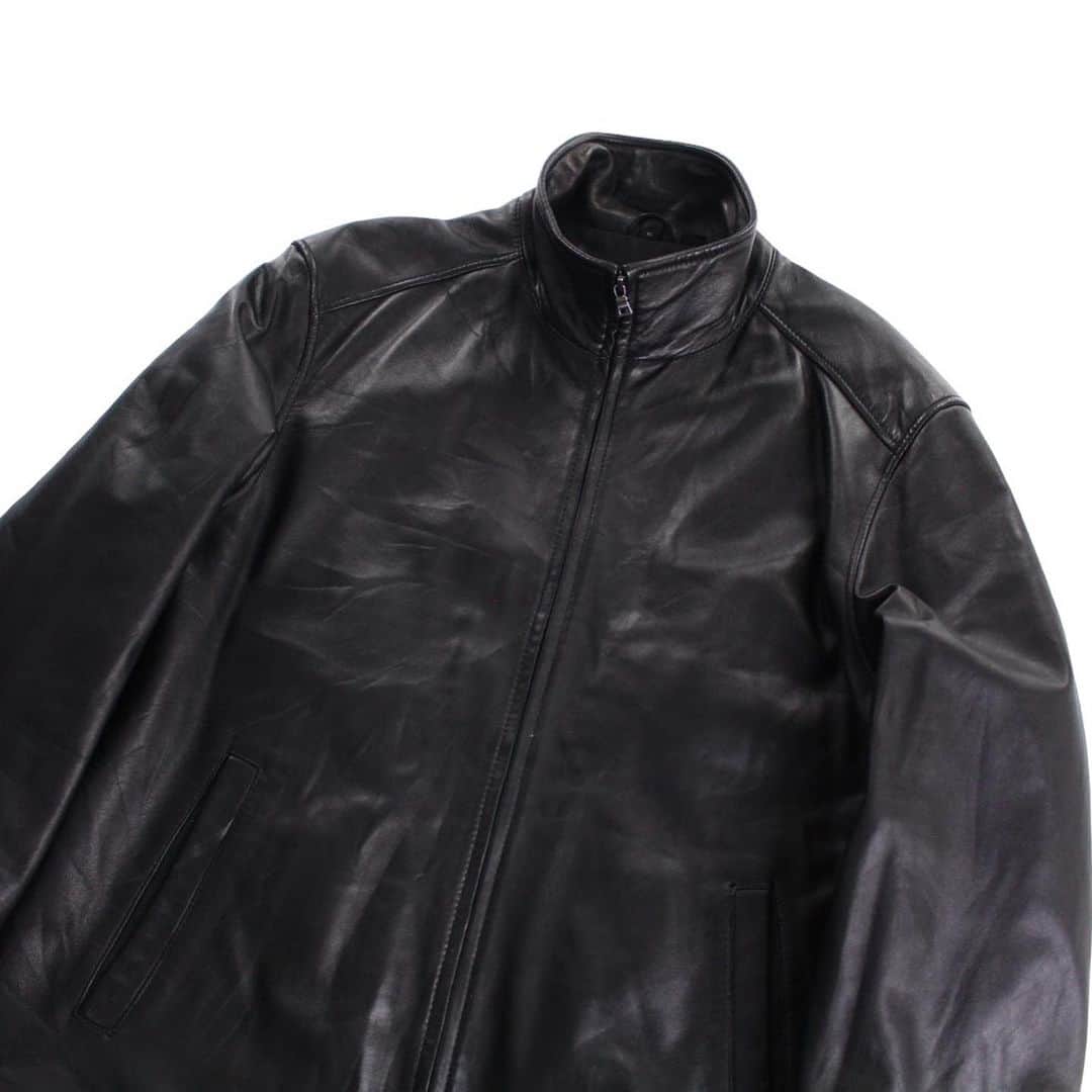 SANKAKUさんのインスタグラム写真 - (SANKAKUInstagram)「. 1990s High neck leather jacket 着用モデル:174cm - - - - - もちもちとした質感 着やすいプルジップ。 珍しいハイネック！ - - - - -  高円寺OTSUで15年培った経験を活かし、新形態でより都会的でクリーンなアイテムを提案致します。1点,1点をセレクトとし、古き良き物を現代に落とし込む高感度な古着屋です。  "OTSU TOKYO"ならではの洗練されたアイテムをたっぷりご用意しております。メンズ,レディース,幅広い年齢層に楽しんで頂けるお店になってるかと思います。 是非ご来店お待ちしております☺︎  - - - - - #古着屋 #下北沢 #デザイナーズ古着」9月20日 12時49分 - otsu_tokyo