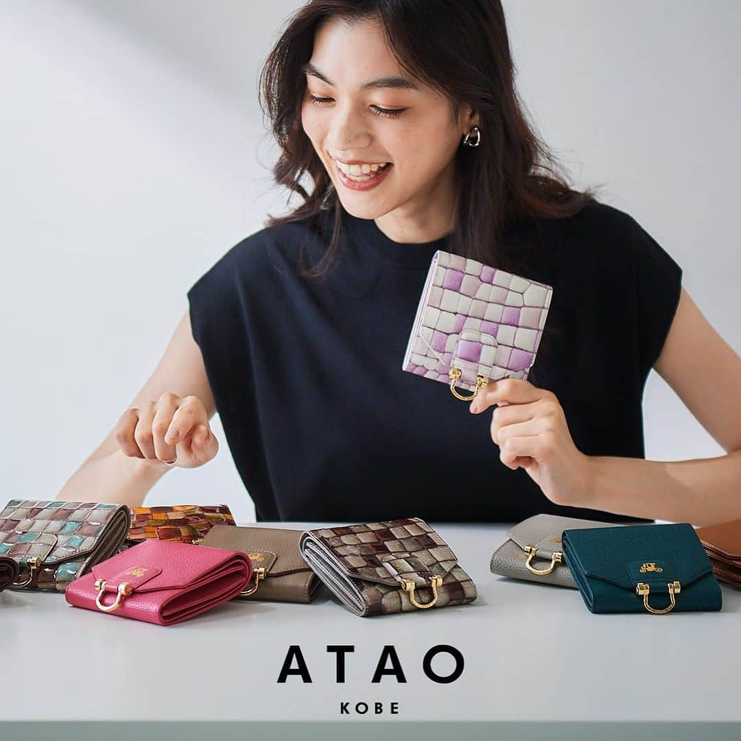 ATAO(アタオ)さんのインスタグラム写真 - (ATAO(アタオ)Instagram)「【本日スタート‼️大丸札幌店期間限定ショップ】 ⁡ 皆さま大変お待たせいたしました🥰 ⁡ 本日より、大丸札幌1階イベントスペースにて期間限定ショップを開催いたしております🎉✨ ⁡ 新作商品だけではなく、バッグやお財布、小物も勢揃いしております❤️ ⁡ ぜひこの機会にお手に取ってご覧くださいませ♪ 皆さまにお会いできることを楽しみにしております🌟 ⁡ブログも同時更新中ですので、ぜひチェックをお願いいたします👀🔍 ⁡ ❗👀✨注目✨👀❗ イベントには、経験、知識が豊富な スタジオアタオの精鋭部隊、 その名も「　#SAレンジャーズ　」が 皆様のお越しをお待ちしております！  商品のことでお悩みのお客様に寄り添い、 お気に入りのアイテムをお客様と一緒に見つける お手伝いをさせていただきます。  「CODE 078」のTシャツを着たスタッフが目印です！  皆さま、お気軽にお声掛けください。 ⁡ 期間限定ショップの詳細はコチラ📢 =============== 期間：2023年9月20日(水)～9月26日(火) 場所：大丸札幌1階　イベントスペース 時間：10時～20時 ⁡ ※今回は1階での開催となります。 お間違いないようお気をつけくださいませ🍀 ⁡⁡ ※期間限定ショップの商品の在庫は都度変動しており、その他の店舗では一切分かりかねます。お手数ですが期間限定ショップを開催している百貨店までお問い合わせ下さい。 ⁡ =============== ■スタッフブログ🖋 『スタジオアタオブログ』で検索🔎 https://studioatao-blog.jp/ ■オンラインストアは『アタオランドプラス』で検索🔎 ■『@atao.kobe 』→トップのURLからもオンラインストアに飛べます。 ■ATAOLAND＋公式LINEアカウントが登場! https://liff.line.me/1645278921-kWRPP32q/? accountld=876vdygu =============== ⁡ #北海道　#札幌 #大丸札幌店　 #期間限定ショップ  #atao  #アタオ  #神戸ブランド  #ATAOLANDプラス  #アタプラ  #スタジオアタオ  #財布ブランド  #バッグブランド　 #バッグ　 #ショルダーバッグ #ポシェット　 #お財布　 #長財布　 #お財布ポシェット　 #ミニ財布　 #スマホポシェット　 #スマホショルダー #新作」9月20日 12時49分 - atao.kobe