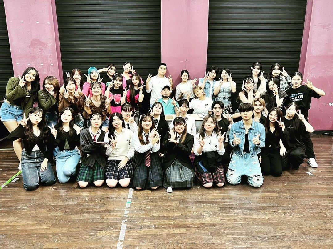 Tokyo School of Music&danceさんのインスタグラム写真 - (Tokyo School of Music&danceInstagram)「* Art Of K-POP🇰🇷 クオリティチェックDay! 2023.09.19(Tue) * 今年も、K-POPアーティスト専攻などの学生を対象とした授業【Art Of K-POP】の前期発表である クオリティチェックが行われました！！👀 * 審査員として、 TWICE:MOMOさんの実の姉であり、ダンサーとして活動されているhanaさん( @banghana )や、 姉妹校卒業生でありSHINee、INFINITE、Super Junior、DOBERMAN INFINITYなど 数々のアーティストへのディレクション・楽曲制作に関わり、LDH所属アーティスト等の ボイストレーナーを務めるスーパーディレクター、 THE SOULMATICSの近藤章裕先生( @akihiro_kondo_ ) にお越しいただいての授業でした！  hana先生、近藤先生、 今回もありがとうございました！👏👏✨  参加した学生の皆さんは、今回の気づき・学びを糧に後期も頑張りましょう！🔥🔥  #20230919 #tsm #tsm西葛西 #tsm西葛西校  #東京スクールオブミュージックandダンス専門学校 #tokyoschoolofmusicanddance #音楽 #ダンス #俳優 #エンタメ #エンターテインメント #専門学校 #music #dance #actor #entertainment #entertainer #school #schoollife #student #studentlife #学生の日常 #twice #shinee #授業 #授業風景 #KPOP #hana #近藤章裕 #🇰🇷」9月20日 12時52分 - tsm_musicdance