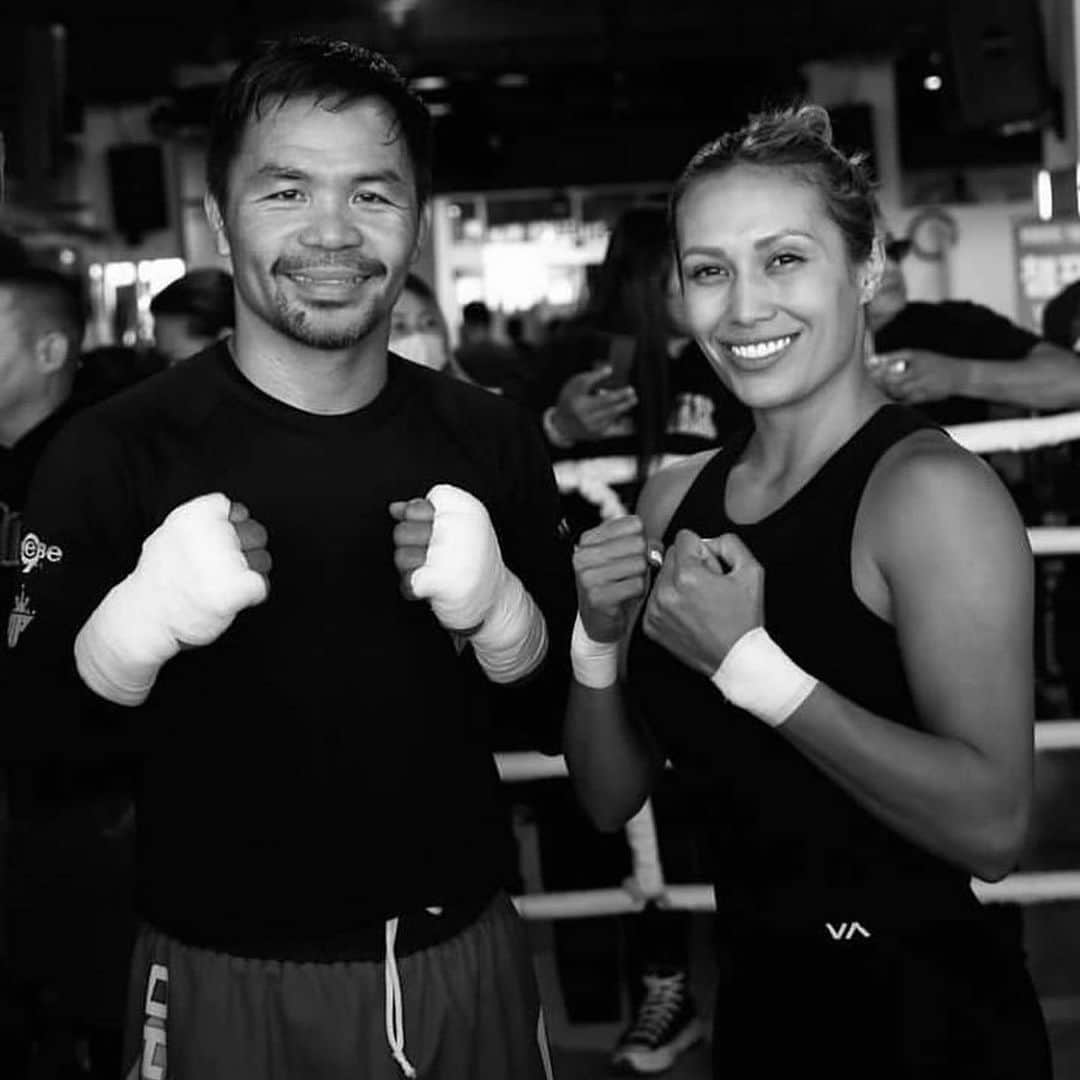 RVCA Japanのインスタグラム：「#flashbackfriday Two of the best - The People’s Champ @mannypacquiao and 3 division World Champion @seniesa_superbad 🥊 🇺🇸 🇵🇭   @mannypacquiao @seniesa_superbad   @rvca @rvcasport @pmtenore #balanceofopposites #rvcasport」