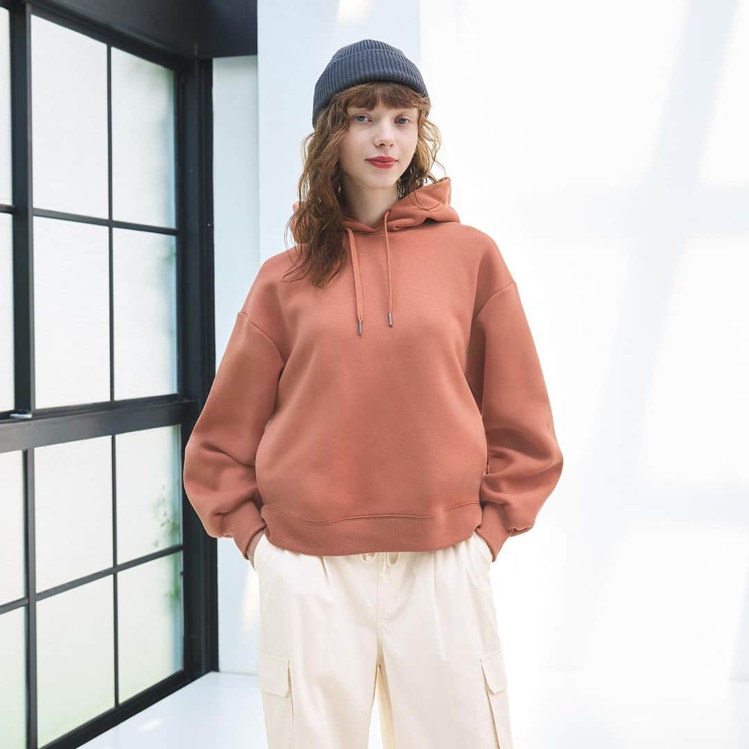 GUさんのインスタグラム写真 - (GUInstagram)「. パラシュートカーゴパンツの秋冬コーデ。 まだまだ人気のパンツ。 秋冬コーデにも大活躍！ コーデの参考に♪  ____________________  パラシュートカーゴパンツ ¥2,990 品番：347853  ____________________  #パラシュートカーゴパンツ #カーゴパンツ #パラシュートパンツ #cargopants #parachutepants #parachutecargopants #冬コーデ #wintercoordinate #GUコーデ #GUfashion #YOURFREEDOM #GU #ジーユー」9月20日 13時36分 - gu_global