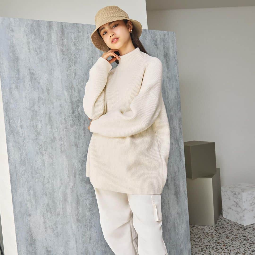 GUさんのインスタグラム写真 - (GUInstagram)「. パラシュートカーゴパンツの秋冬コーデ。 まだまだ人気のパンツ。 秋冬コーデにも大活躍！ コーデの参考に♪  ____________________  パラシュートカーゴパンツ ¥2,990 品番：347853  ____________________  #パラシュートカーゴパンツ #カーゴパンツ #パラシュートパンツ #cargopants #parachutepants #parachutecargopants #冬コーデ #wintercoordinate #GUコーデ #GUfashion #YOURFREEDOM #GU #ジーユー」9月20日 13時36分 - gu_global