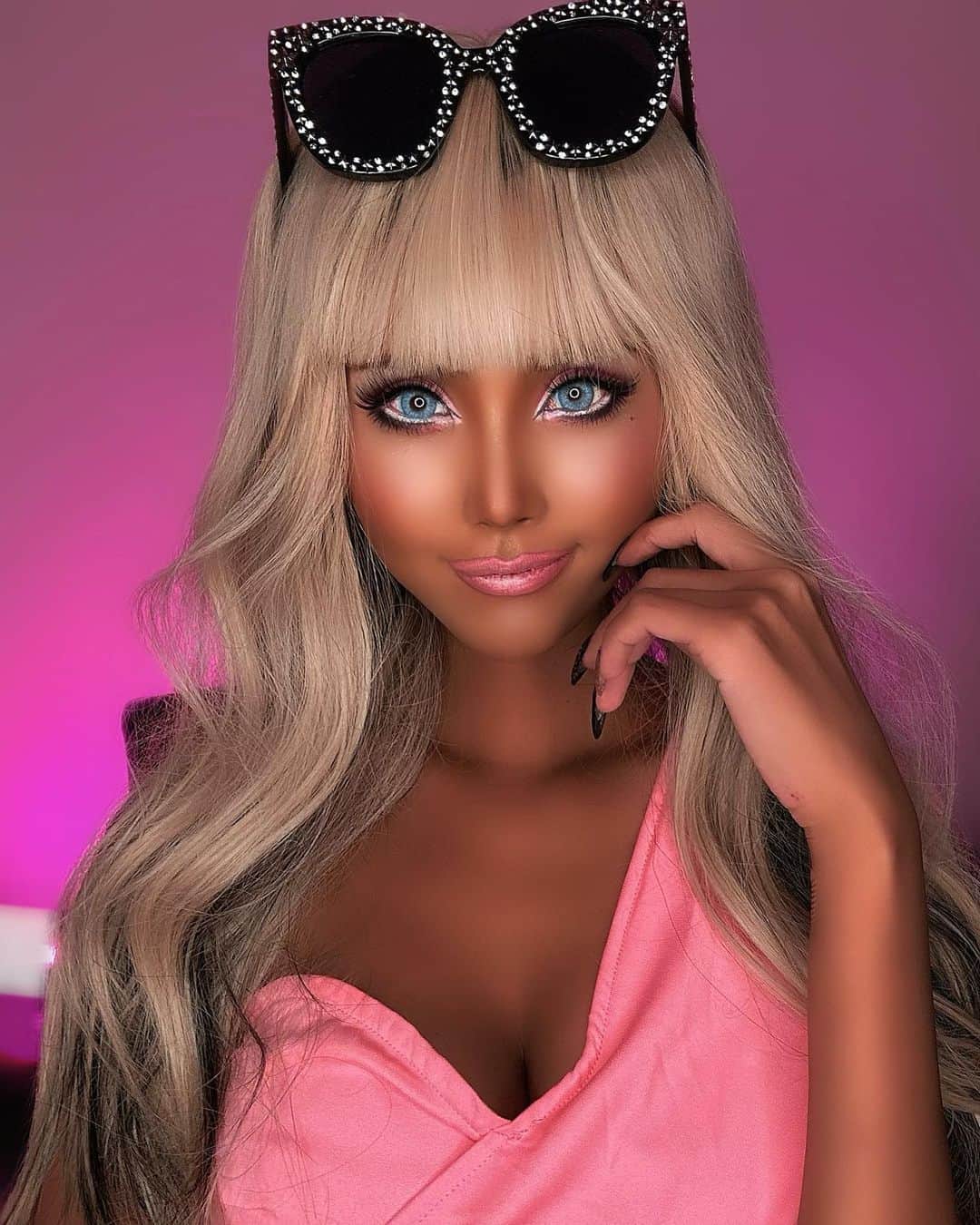 さんのインスタグラム写真 - (Instagram)「BLACK Barbie💗🖤 みんながテーマ決めてくれてやるメイクって 冒険でとても楽しいっ！！  #Barbie #barbiemakeup」9月20日 13時38分 - hayamajunna