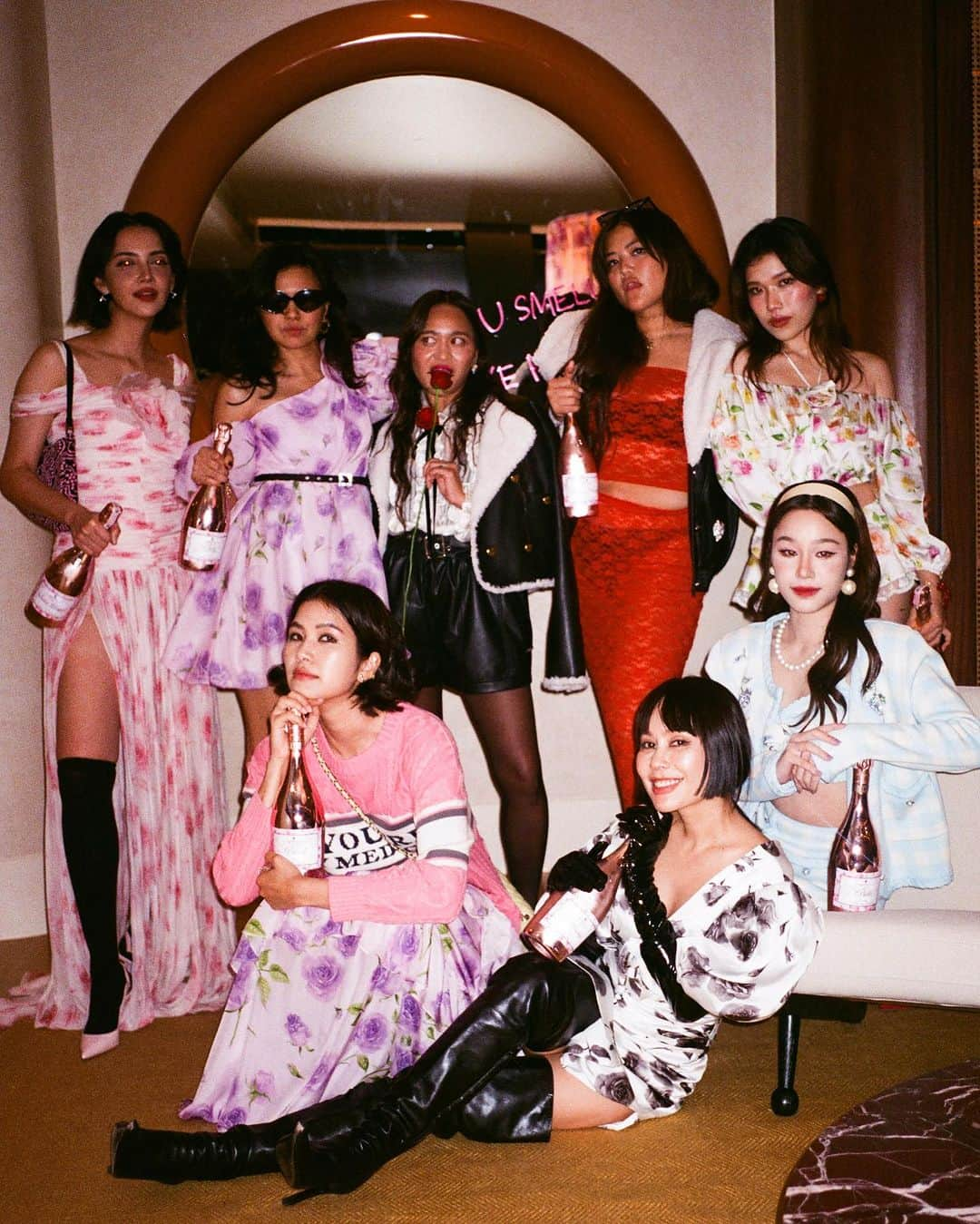 Sretsisさんのインスタグラム写真 - (SretsisInstagram)「Let’s get the party started! Bed of Roses at The Bigger Penthouse 🌹 Photos shot on film by @somroxyz at @thestandardbangkok  #SretsisFW23  #FW23StopAndSmellTheRoses」9月20日 13時50分 - sretsisofficial