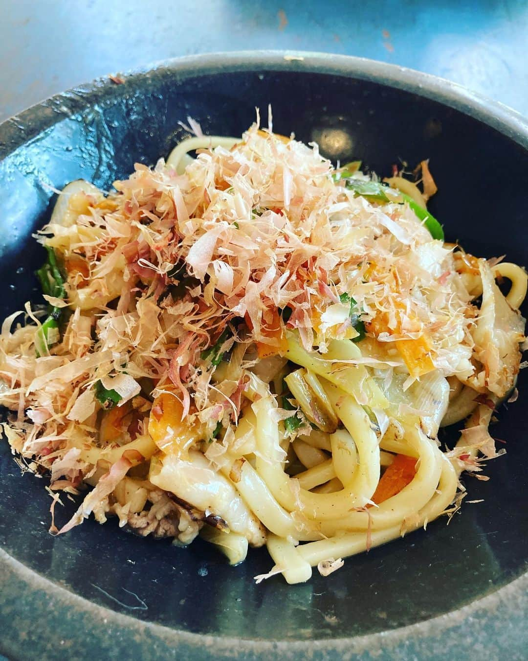 井上荒野さんのインスタグラム写真 - (井上荒野Instagram)「夫の勢いが止まらない。昼は焼きうどん！」9月20日 13時44分 - arereno