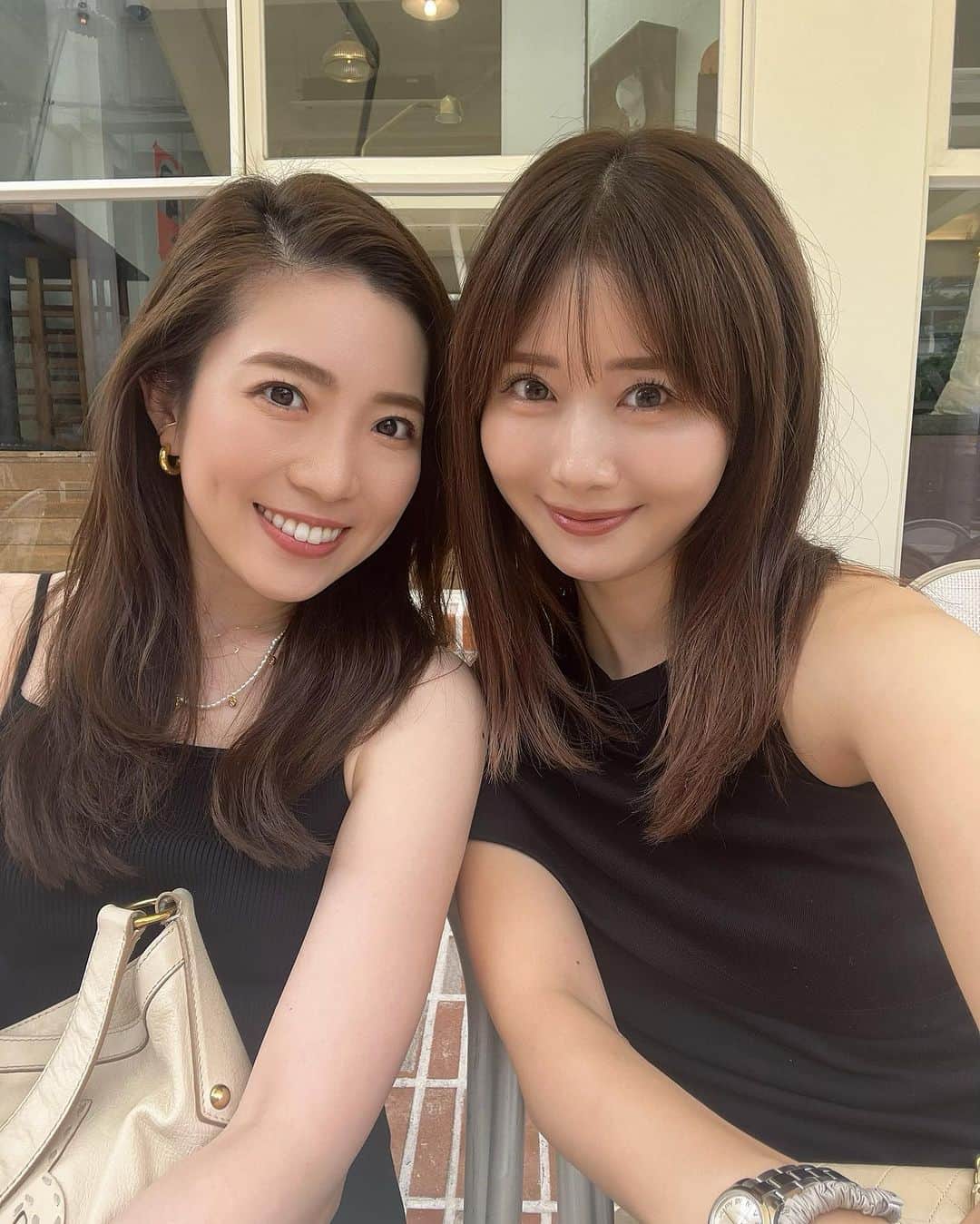 のインスタグラム：「さようなら夏👋☀️☕️  📍프롬헤라스 お気に入りのカフェで親友と📸 ソウルに行く前にまた @inamochinaoki さんにカットカラーしていただきました☺️🎀  #fromheras#seoulcafe#カフェ#夏の思い出#프롬헤라스」