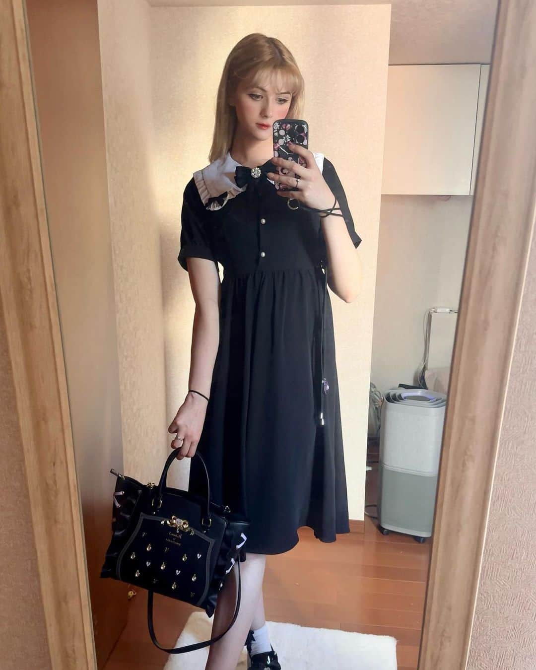 Hirari Ann（ヒラリー アン）のインスタグラム：「今日はこの洋服で原宿に出かけます👗 まだまだ東京は暑い😭💕💕💕  お洋服: @pinkpuff.official  #PR #harajuku」