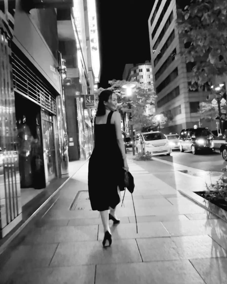 yakoのインスタグラム：「夜顔🌑🤤🍾」