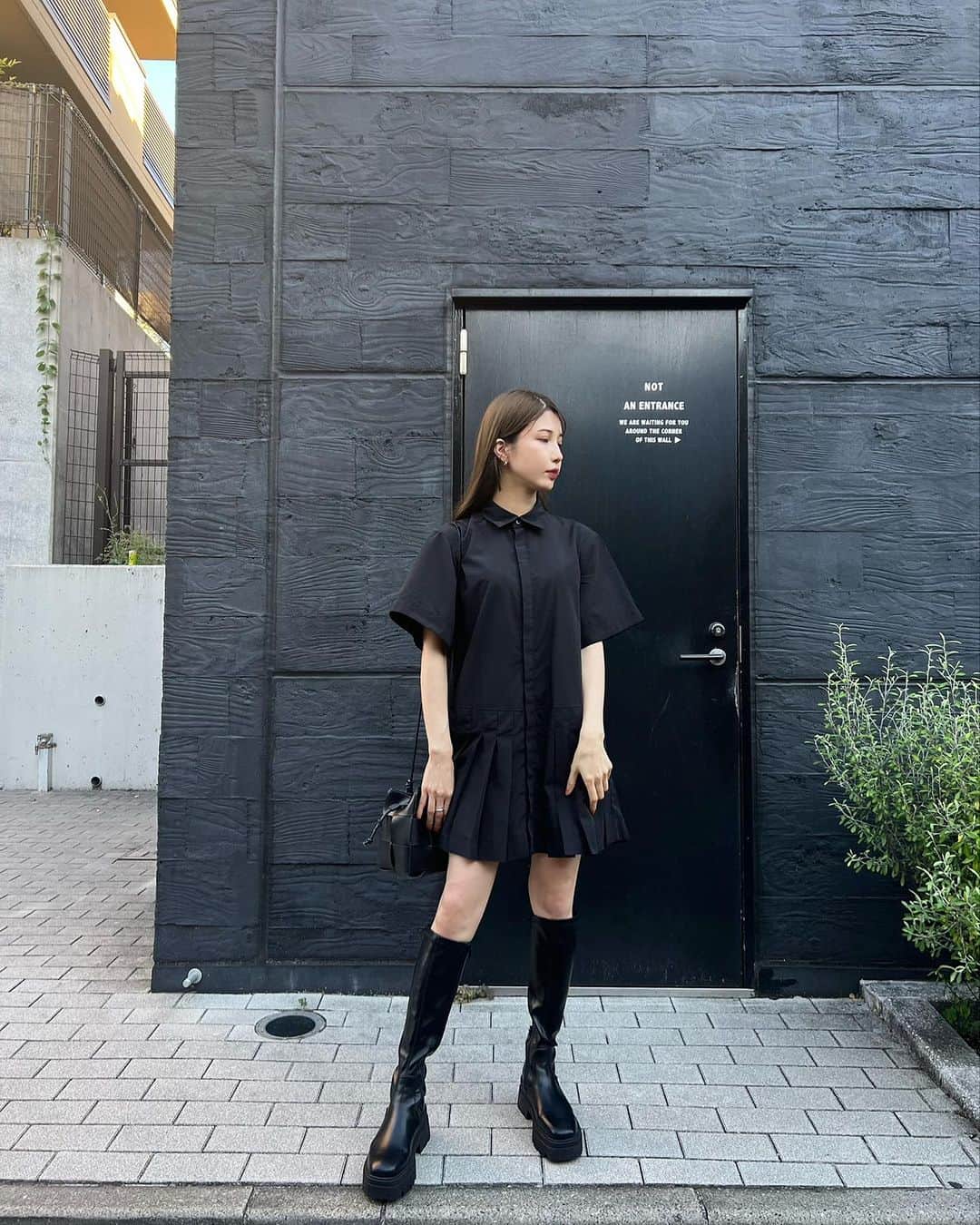 植田せりなのインスタグラム：「coordinate🖤🖤🖤 まだまだ暑いけど秋感出したくてブーツ履いた日👢」