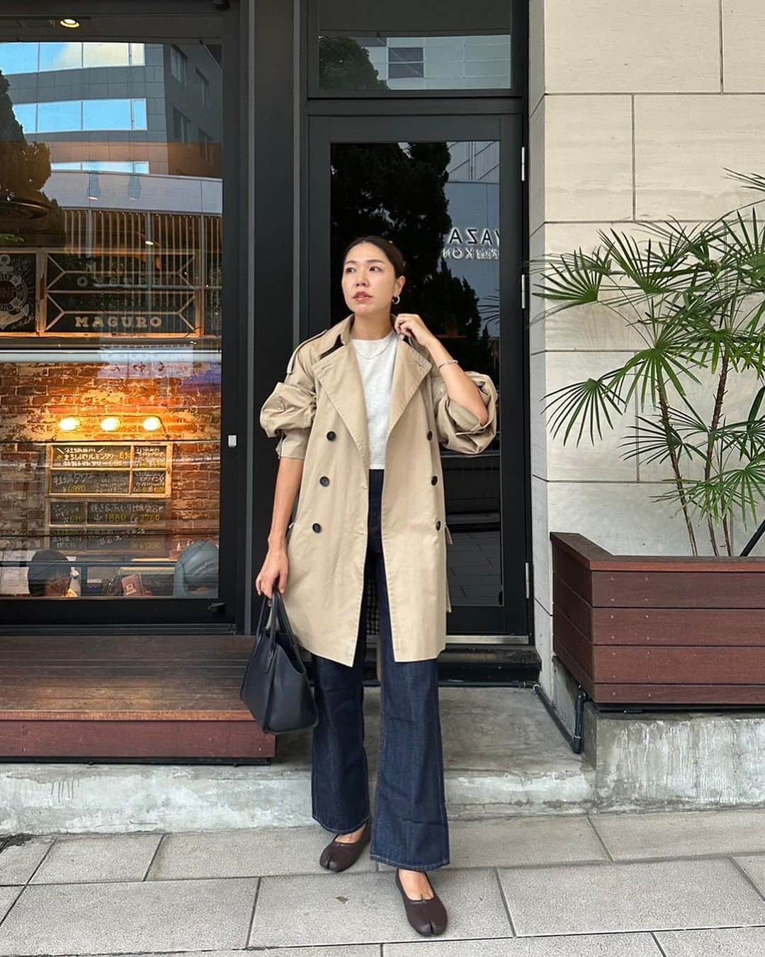 ETRÉ TOKYO ストアさんのインスタグラム写真 - (ETRÉ TOKYO ストアInstagram)「@etretokyo  【 Aquascutum × ETRÉ TOKYO 】 ⁡  ㅤㅤㅤAquascutum × ETRÉ TOKYO フーディトレンチコート S.M size ¥176,000(tax in)  ㅤㅤ ⁡- - - - - - - - - - - - - - - - - - - - - - - - - - - -  商品詳細はTOPページURLよりチェック🔍 ›› @etretokyo_store  ㅤㅤㅤ スタッフコーディネートも毎日更新中【 #etretokyo_staff_ootd 】をフォロー🐿️  TOPページの"フォロー中"から 気になるスタッフのアカウントをフォロー🤝  - - - - - - - - - - - - - - - - - - - - - - - - - - - - ⁡  ㅤㅤㅤ 【INFORMATION】 ⁡ ⁡ ETRÉ TOKYOでは 復刻アイテムの予約会を開催いたします。  -開催期間-  ◼️LUMINE SHINJUKU 9/21(thu) - 9/27(wed)  ※予約受注会となります。 新宿店にてサンプルのご用意もございますので ご試着も可能です。 予約枠に上限がございます。  ※予約商品の画像はサンプルで撮影しております。 実際の製品とは仕様や素材、サイズや色味等が多少異なる場合がございます。  ※お電話でのご予約はできかねます。  ※ご予約後のキャンセルは致しかねます。 お支払いは後払いになります。  ※混雑時には入場制限及び試着点数 の制限を設けさせて頂きます。 また、混雑時にはお電話がつながりにくい 可能性がございます。  予めご了承ください。 ⁡ ⁡ ご理解、ご協力を賜りますよう 心よりお願い申し上げます。 ⁡ ⁡ ㅤㅤㅤ 【LUMINE SHINJUKU STORE】 ETRÉ TOKYO ルミネ新宿2店 TEL：03-5989-0979 ー営業時間ー (平日、土日祝)11:00-21:00  ⁡ #etretokyo #etre  #fashion #etretokyoshinjuku #2023etre #etretokyo_staff_ootd #2023aw #受注会 #先行予約 #プレオーダー #スタッフコーディネート #スタッフスナップ #トレンチコートコーデ #秋コート  ㅤ  ⁡  ⁡ ㅤㅤㅤ」9月20日 14時21分 - etretokyo_store