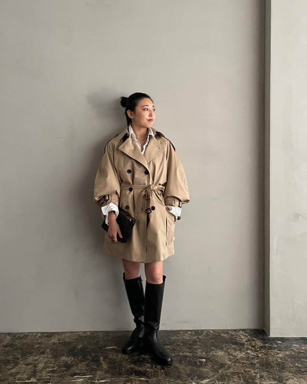 ETRÉ TOKYO ストアさんのインスタグラム写真 - (ETRÉ TOKYO ストアInstagram)「@etretokyo  【 Aquascutum × ETRÉ TOKYO 】 ⁡  ㅤㅤㅤAquascutum × ETRÉ TOKYO フーディトレンチコート S.M size ¥176,000(tax in)  ㅤㅤ ⁡- - - - - - - - - - - - - - - - - - - - - - - - - - - -  商品詳細はTOPページURLよりチェック🔍 ›› @etretokyo_store  ㅤㅤㅤ スタッフコーディネートも毎日更新中【 #etretokyo_staff_ootd 】をフォロー🐿️  TOPページの"フォロー中"から 気になるスタッフのアカウントをフォロー🤝  - - - - - - - - - - - - - - - - - - - - - - - - - - - - ⁡  ㅤㅤㅤ 【INFORMATION】 ⁡ ⁡ ETRÉ TOKYOでは 復刻アイテムの予約会を開催いたします。  -開催期間-  ◼️LUMINE SHINJUKU 9/21(thu) - 9/27(wed)  ※予約受注会となります。 新宿店にてサンプルのご用意もございますので ご試着も可能です。 予約枠に上限がございます。  ※予約商品の画像はサンプルで撮影しております。 実際の製品とは仕様や素材、サイズや色味等が多少異なる場合がございます。  ※お電話でのご予約はできかねます。  ※ご予約後のキャンセルは致しかねます。 お支払いは後払いになります。  ※混雑時には入場制限及び試着点数 の制限を設けさせて頂きます。 また、混雑時にはお電話がつながりにくい 可能性がございます。  予めご了承ください。 ⁡ ⁡ ご理解、ご協力を賜りますよう 心よりお願い申し上げます。 ⁡ ⁡ ㅤㅤㅤ 【LUMINE SHINJUKU STORE】 ETRÉ TOKYO ルミネ新宿2店 TEL：03-5989-0979 ー営業時間ー (平日、土日祝)11:00-21:00  ⁡ #etretokyo #etre  #fashion #etretokyoshinjuku #2023etre #etretokyo_staff_ootd #2023aw #受注会 #先行予約 #プレオーダー #スタッフコーディネート #スタッフスナップ #トレンチコートコーデ #秋コート  ㅤ  ⁡  ⁡ ㅤㅤㅤ」9月20日 14時21分 - etretokyo_store