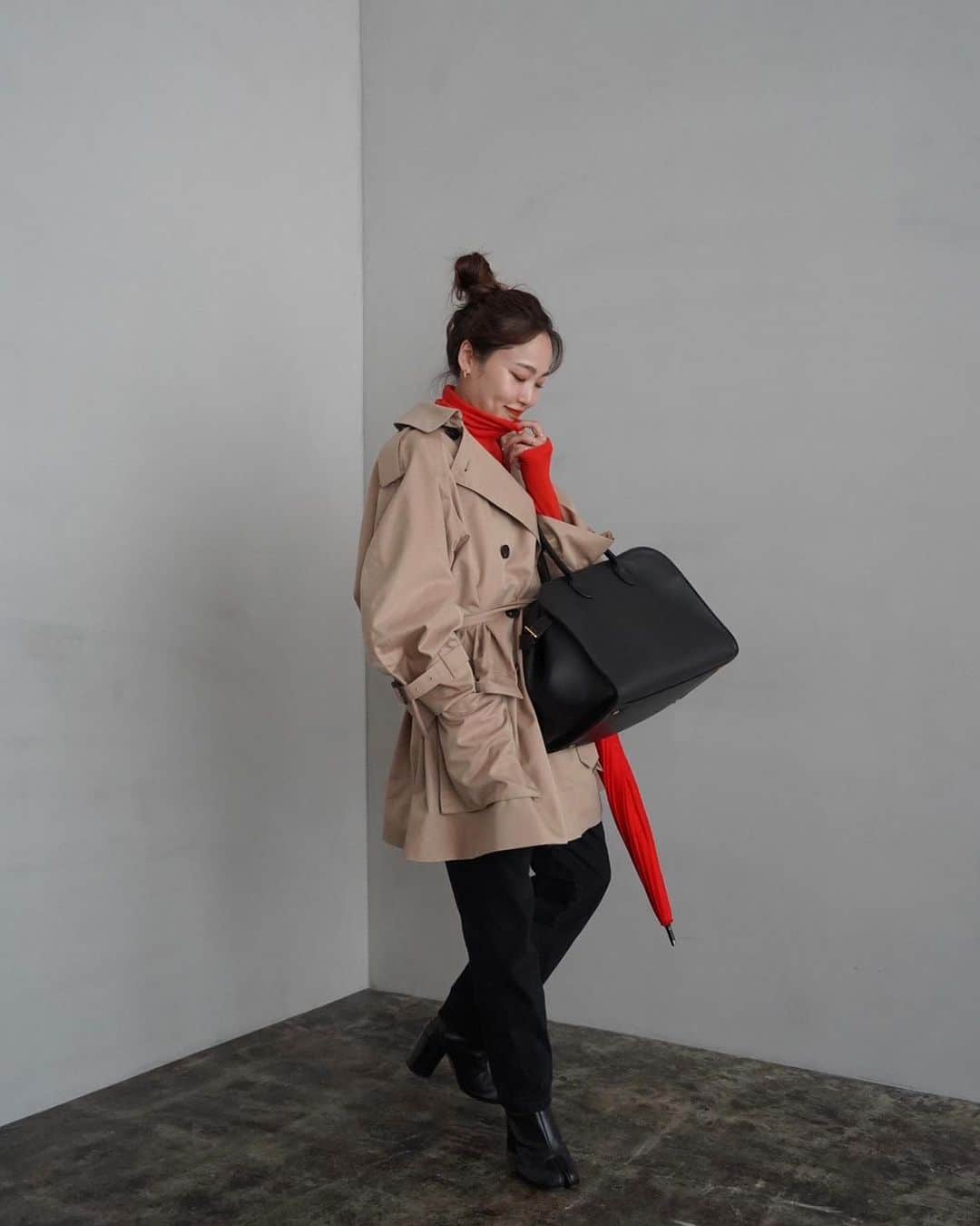 ETRÉ TOKYO ストアさんのインスタグラム写真 - (ETRÉ TOKYO ストアInstagram)「@etretokyo  【 Aquascutum × ETRÉ TOKYO 】 ⁡  ㅤㅤㅤAquascutum × ETRÉ TOKYO フーディトレンチコート S.M size ¥176,000(tax in)  ㅤㅤ ⁡- - - - - - - - - - - - - - - - - - - - - - - - - - - -  商品詳細はTOPページURLよりチェック🔍 ›› @etretokyo_store  ㅤㅤㅤ スタッフコーディネートも毎日更新中【 #etretokyo_staff_ootd 】をフォロー🐿️  TOPページの"フォロー中"から 気になるスタッフのアカウントをフォロー🤝  - - - - - - - - - - - - - - - - - - - - - - - - - - - - ⁡  ㅤㅤㅤ 【INFORMATION】 ⁡ ⁡ ETRÉ TOKYOでは 復刻アイテムの予約会を開催いたします。  -開催期間-  ◼️LUMINE SHINJUKU 9/21(thu) - 9/27(wed)  ※予約受注会となります。 新宿店にてサンプルのご用意もございますので ご試着も可能です。 予約枠に上限がございます。  ※予約商品の画像はサンプルで撮影しております。 実際の製品とは仕様や素材、サイズや色味等が多少異なる場合がございます。  ※お電話でのご予約はできかねます。  ※ご予約後のキャンセルは致しかねます。 お支払いは後払いになります。  ※混雑時には入場制限及び試着点数 の制限を設けさせて頂きます。 また、混雑時にはお電話がつながりにくい 可能性がございます。  予めご了承ください。 ⁡ ⁡ ご理解、ご協力を賜りますよう 心よりお願い申し上げます。 ⁡ ⁡ ㅤㅤㅤ 【LUMINE SHINJUKU STORE】 ETRÉ TOKYO ルミネ新宿2店 TEL：03-5989-0979 ー営業時間ー (平日、土日祝)11:00-21:00  ⁡ #etretokyo #etre  #fashion #etretokyoshinjuku #2023etre #etretokyo_staff_ootd #2023aw #受注会 #先行予約 #プレオーダー #スタッフコーディネート #スタッフスナップ #トレンチコートコーデ #秋コート  ㅤ  ⁡  ⁡ ㅤㅤㅤ」9月20日 14時21分 - etretokyo_store