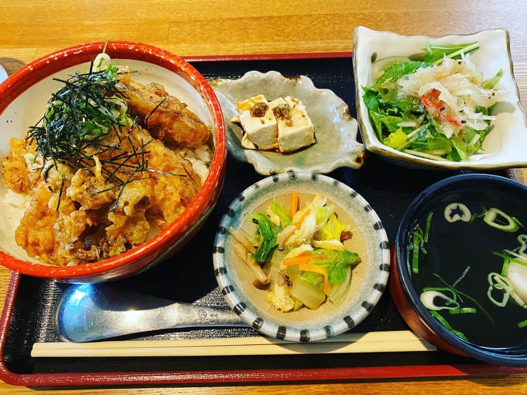 前原誠司さんのインスタグラム写真 - (前原誠司Instagram)「昨日のお昼は、京都市左京区浄土寺西田町の「さい菜」さんに伺い、「鷄天丼」をいただきました。学生さん、特に留学生の方々が来られていて、ベジタリアンにも丁寧に対応されていたのが印象的でした。美味しかったです。ご馳走様でした。（誠）#まえはランチ」9月20日 14時29分 - seiji_maehara.official
