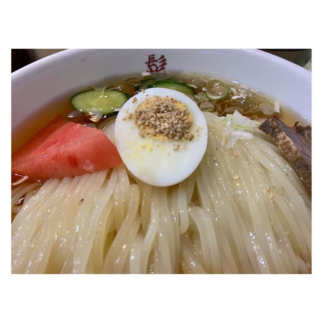 陽月華さんのインスタグラム写真 - (陽月華Instagram)「☆  冷麺。  好きすぎて一度飽きたいくらい冷麺が好きです。 盛岡の『髭』の冷麺は思い出してうっとりするくらい美味しかった。  心に残る冷麺トップ２のうちのひとつ。  もうひとつは 気持ちががちゃがちゃむしゃくしゃして、身と心を整えるためにアカスリに行った時に食べた辛いビビン麺。 あ、厳密には冷麺じゃないけどおなじくくりということで。  湯船からのサウナからのアカスリからの湯船サウナ水風呂…何往復かしての辛いビビン麺。  これは心と体と刺激のバランスが絶妙でナイスすっきり体験。  味と体験のトップ２。  #冷麺 #盛岡冷麺 #髭 #盛岡 #盛岡グルメ」9月20日 14時33分 - hizukihana_official