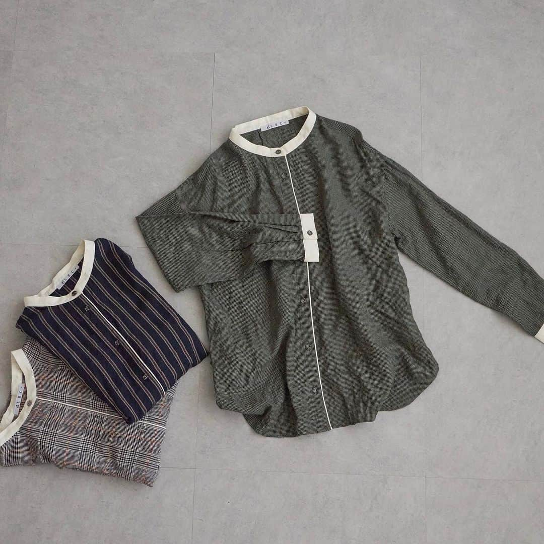 lbcmarketのインスタグラム：「🆕NEW ARRIVAL  ☝️商品詳細はTOP URLクリック  🛒 クレリックパイピングシャ ¥4,389税込  問い合わせ番号 （品番）26012727 （ZOZO品番）77912175  襟＆カフスを白生地に切り替えたクレリックシャツ。 秋冬スタイルに馴染むこっくりとしたカラーもポイントです。  【素材】 カジュアルな凹凸感のある綿混素材。  【デザイン】 襟＆カフスを白生地にしたクレリックシャツ。  【ポイント】 前立て部分にパイピングを施し、デザインをよりクラシカルにバージョンアップ。 カーデやベストのインにも重宝する細かい柄やカラー展開にしています。 ほどよくカジュアルな素材なのでお手入れもしやすいです。  #lbc#エルビーシー#lbc #lbcmarket #lbc_market #lbcwithlife#エルビーシー#秋コーデ#冬コーデ#シャツ#クレリック #秋シャツ#パイピング #新作 #ナチュラル#ライフスタイル#おしゃれ#pluffy #フラッフィー」