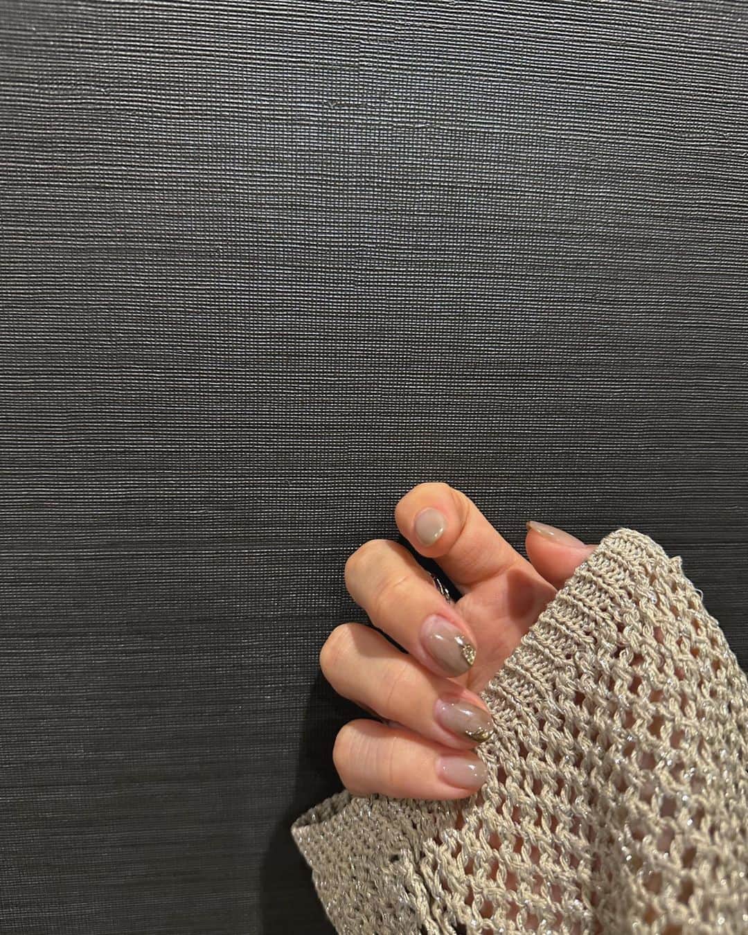 のインスタグラム：「.new nail💅@chipieee_ebisu  担当の@chipieee_yuko さんに お任せでお願いしました♡  #ネイル#秋ネイル #chipieee#ニュアンスネイル」