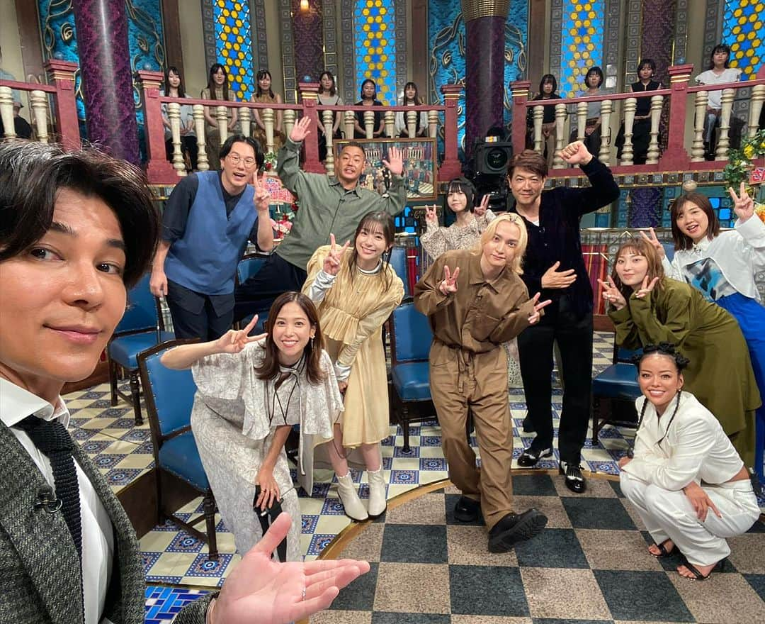 武田真治さんのインスタグラム写真 - (武田真治Instagram)「2023.9.19.『踊る!さんま御殿‼︎』をご覧頂いた皆様ありがとうございました📺 とっても楽しく為になる時間をでした♪ 収録後に皆さんと記念撮影(^^)  #足立梨花 さん #あの さん #家入レオ さん #酒井貴士 さん #佐野晶哉 さん #SKYHI さん #鷲見玲奈さん #福田麻貴 さん #別所哲也 さん #MaasaIshihara（五十音順）、ありがとうございまーすo(^▽^)o #武田真治」9月20日 14時40分 - shinji.takeda