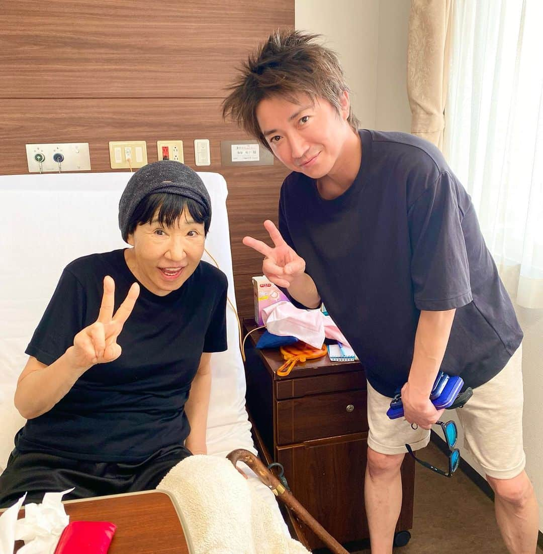 和田アキ子のインスタグラム：「藤原竜也くんがサプライズでお見舞いに来てくれました〜😊😊きゃー😍😍とっても嬉しかったです😊😊わざわざありがとう❣️❣️」