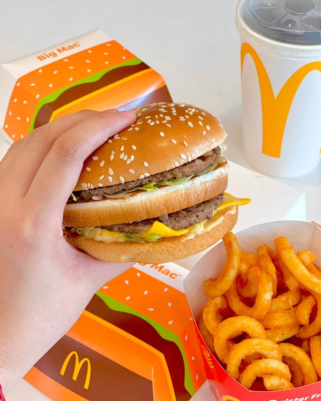 McDonald's Philippinesのインスタグラム：「When your meal is giving 💅   📸: @ourdailyulam」