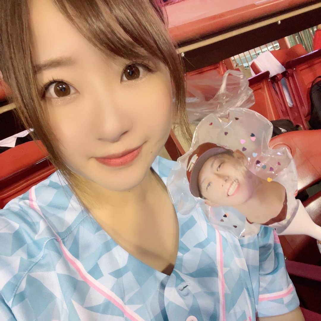 初美沙希のインスタグラム：「久しぶりの野球観戦⚾️ ももクロちゃんの始球式もあったし楽天ガールズのみなさんもいた❤️可愛かった〜！！」