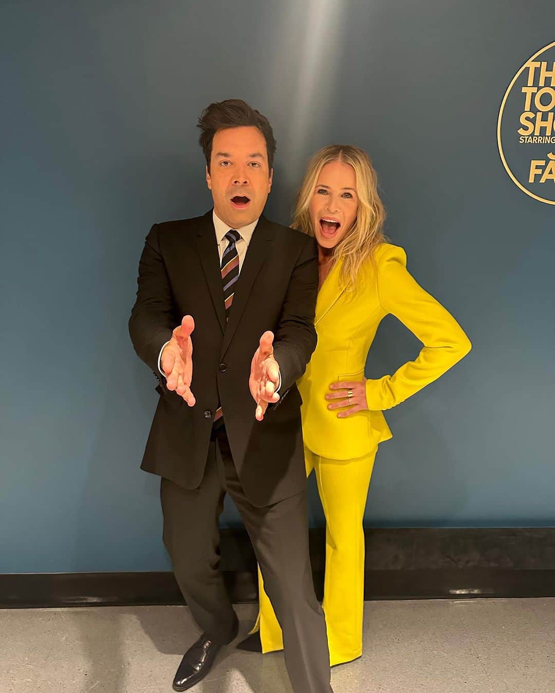 チェルシー・ハンドラーさんのインスタグラム写真 - (チェルシー・ハンドラーInstagram)「@Fallontonight is back on air and guess what, so am I! Tune in!  Hair: @ursulastephen  Makeup: @miajonesmua」10月5日 9時55分 - chelseahandler