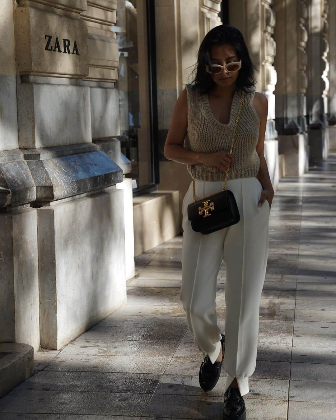 島野ミキさんのインスタグラム写真 - (島野ミキInstagram)「・  fashion coordinate in Paris,  bag… @toryburch  ↪︎乗り換えの韓国にて購入w行きで現金終わたww tops… @zara  ↪︎本番スペインのZARAにて購入。日本にもあるのかな？ pants… @cielair  ↪︎履き心地抜群。 私の見て @a_z_u_travel も買ってたw shoes… @daniella_and_gemma / @gina_mag ↪︎ginaコラボ商品のローファーでヒールもあるけどめっちゃ歩きやすいしシンプルに合わせやすくておすすめ！  #パリコーデ#新作#パリ#パリ旅行#フランス#フランス旅行#France#paris#旅行#海外旅行#travel#traveler#海外#ヨーロッパ#ヨーロッパ旅行#ヨーロッパの街並み#ヨーロッパ周遊#観光#観光スポット#trip#女子旅#ローファーコーデ#daniellaandgemma #ダニエラアンドジェマ #ダニジェマ #Gina #GinaMagazine #GinaFall #コラボ #ローファー」10月5日 9時42分 - miki_shimano