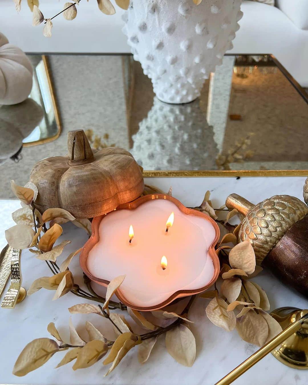 さんのインスタグラム写真 - (Instagram)「Set the perfect ambiance with a warm fall candle🍂 Browse our candle and home decor collections today at inspiremehomedecor.com link in bio.」10月5日 9時45分 - inspire_me_home_decor