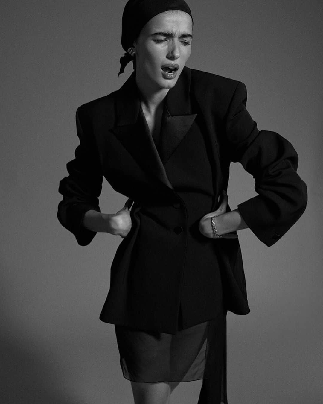 IMG Modelsさんのインスタグラム写真 - (IMG ModelsInstagram)「Saba. 📸 #SamSaba stars in the latest #VogueArabia. 📷 #DavidRoemer 👗 @juliannaalabado #IMGmodels」10月5日 9時58分 - imgmodels