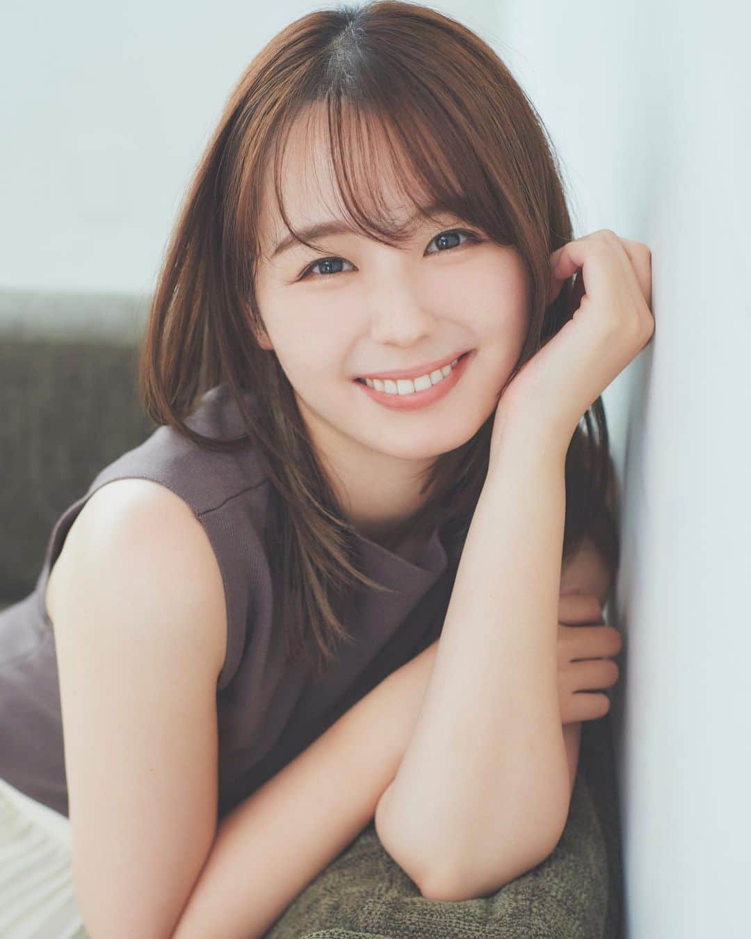 のインスタグラム：「【ご報告】 この度ご縁がありツインプラネットに所属させて頂くこととなりました。  前所属事務所を退所した際には、しばらく活動をお休みすると発表していたため驚かれた方もいらっしゃるかと思います。  体調を崩したり大切な家族を失ったり…苦しい時もありましたが、先日開催した写真展でファンの方々と久しぶりにお会いすることができ、やはり私は10歳の頃から身を置くこの世界が大好きで、まだまだ頑張っていきたい！という気持ちが強くなっていきました。  そんな時にツインプラネットと出会い、色々な話をさせていただくなかで今の自分にとても合う事務所だと感じ、この度所属させて頂くこととなりました！  前所属事務所には当時小学３年生だった私に声を掛けて頂き、これまで大切に育てて頂いたことに心から感謝しております。  これからは新しい環境で頑張っていきますので、皆さん応援よろしくお願いします！！！」