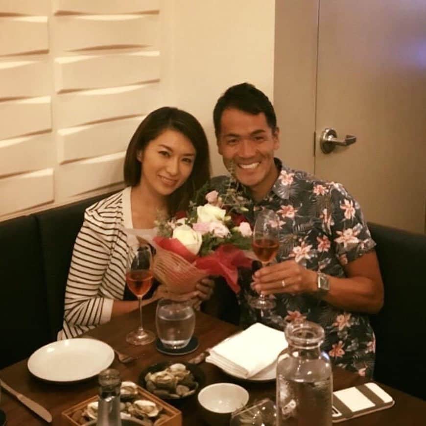 間瀬ゆきさんのインスタグラム写真 - (間瀬ゆきInstagram)「結婚7周年💍🩵 10月3日に7周年を迎えました。 あー、感慨深い🫶 これからも家族仲良くいつも笑顔で最高の時間を過ごしていこうね🩵🩵🩵🩵 @makoto_hasegawa_mild   やっぱり家族で過ごす時間が1番大切だなと思う今日この頃🫶  写真📷 1枚目：7周年 at PESCA 2枚目：入籍日 at 港区役所 3枚目：1周年 at senia 4枚目：2周年 at PARIS.HAWAII 5枚目：3周年 at heavenly 6枚目：4周年 コロナ中🥹 7枚目：5周年 at ALOHA STEAK HOUSE 8枚目：6周年 at natuRe」10月5日 10時13分 - maseyuki