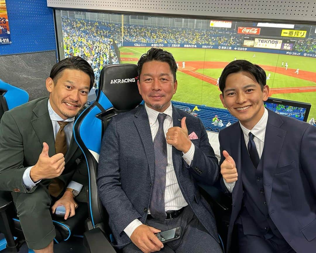 大川立樹さんのインスタグラム写真 - (大川立樹Instagram)「. 2023シーズン最終戦 ヤクルトvs阪神　２５回戦 館山昌平さん、坂口智隆さんとお伝えしました！  最後はサヨナラで試合が決まるという劇的な幕切れでした。  館山さんの投手心理や配球の解説 坂口さんの打撃理論や技術の解説 そしてお二人の優しさ、選手への期待が溢れた解説 本当にありがとうございました！  #館山昌平 さん #坂口智隆 さん #大川立樹 #ヤクルトスワローズ  #阪神タイガース #最終戦 #プロ野球」10月5日 10時31分 - riki_okawa