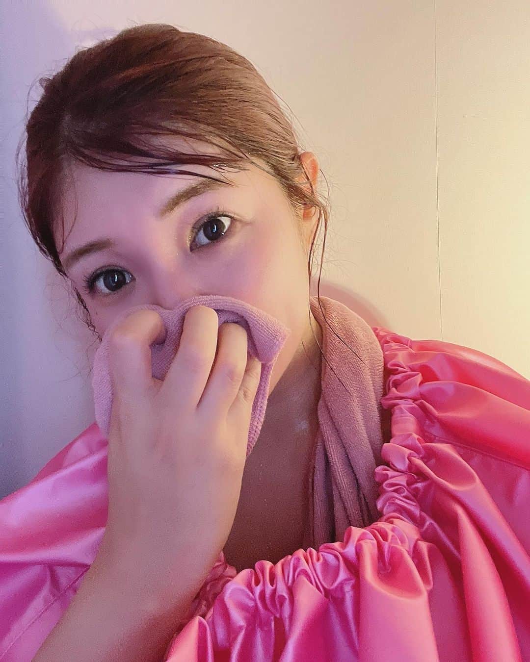 細田海友さんのインスタグラム写真 - (細田海友Instagram)「秋も色んなファッションを 楽しみたいからメンテナンスはかかせません🐶🍂💓  @acorde.beauty  よもぎ蒸しで大量に汗かいて デトックスした後に スリムムーヴのマシーンで コリやむくみをほぐしながら流してもらうと 身体がとてもすっきりするの😌  次回は初めての フェイシャルコースで予約🧖‍♀️✨ りさちゃんの腕の良さは保証済みだから お肌ケアも楽しみなのです🥹💓  #beautyinsta #beautycare #me#beautyday #AcordeBeauty #痩身エステ#スリムムーヴ  #me#photooftheday #instadaily #iphoneonly #instagood #bestoftheday #picoftheday #photography#like4like #l4l #follow #followme #tagsforlike#photo#japanese#japan#tokyo#photospot#likesback#likeme#팔로마#좋다#일본#데일리」10月5日 10時32分 - miyuu_bigbaby