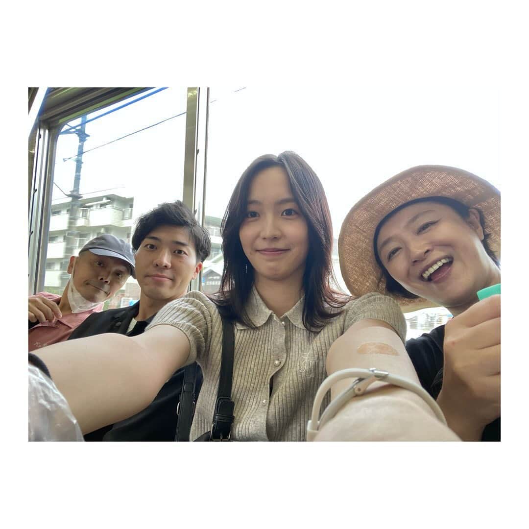 のインスタグラム：「-  先日#銀父 で遠足に行ってきました😆 もう何から何まで面白かった〜！！  一日中ずっと笑ってました😂  5枚目📷 私はしゅはまさんがソーダを持った時に ちょっとオシャレなお酒っぽく🥃写真撮りたい！ とリクエストしようと思ったら 万全なポーズと表情を既に決めていらっしゃったしゅはまさんに感動しました😂最高です😂  じんわりしんみりな景色も観れて、 素敵な思い出🌆」
