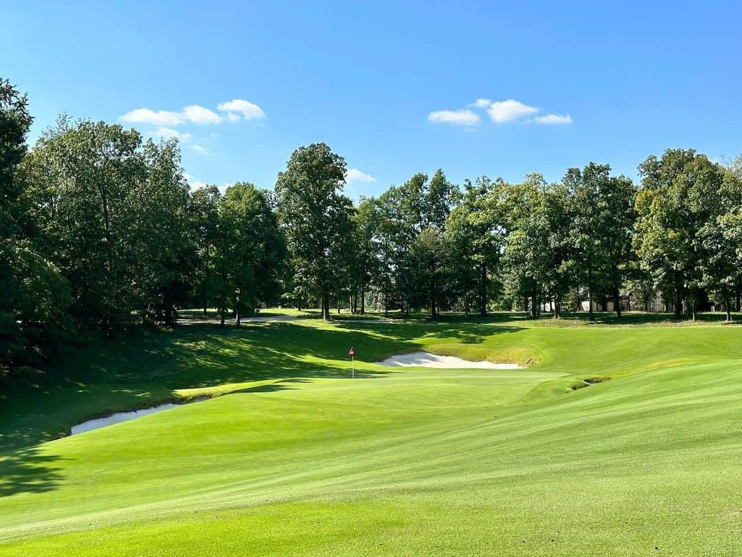 イリー・リーさんのインスタグラム写真 - (イリー・リーInstagram)「Top 50 Golf course. Blessing Golf Club. It’s a beautiful golf course but also very challenging. Here, I got to meet Mr. Tyson from Tyson Foods. What a fun day!」10月5日 10時37分 - ilheelee