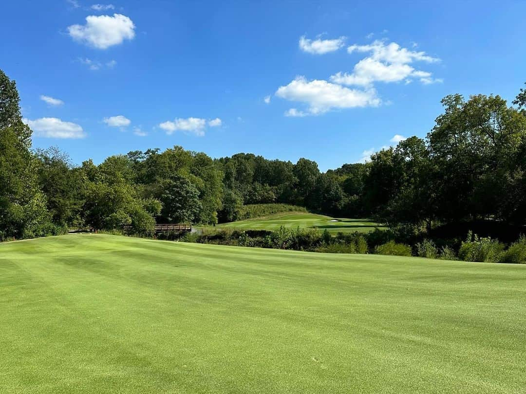 イリー・リーさんのインスタグラム写真 - (イリー・リーInstagram)「Top 50 Golf course. Blessing Golf Club. It’s a beautiful golf course but also very challenging. Here, I got to meet Mr. Tyson from Tyson Foods. What a fun day!」10月5日 10時37分 - ilheelee