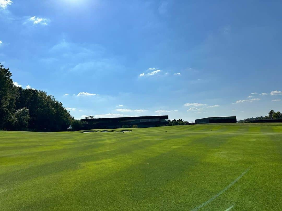 イリー・リーさんのインスタグラム写真 - (イリー・リーInstagram)「Top 50 Golf course. Blessing Golf Club. It’s a beautiful golf course but also very challenging. Here, I got to meet Mr. Tyson from Tyson Foods. What a fun day!」10月5日 10時37分 - ilheelee