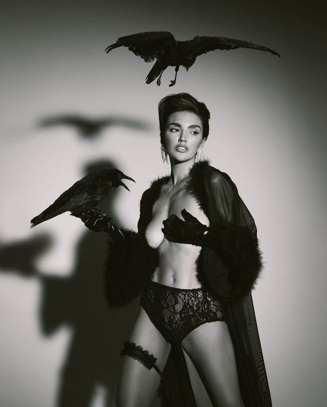 プレイボーイのインスタグラム：「Time to start planning your Halloween fits 🐦  Featuring Spring 2021 Playmate @haileebobailee. See her more exclusive content on the @playboycenterfold link in bio.  Photographed by @brianziff」
